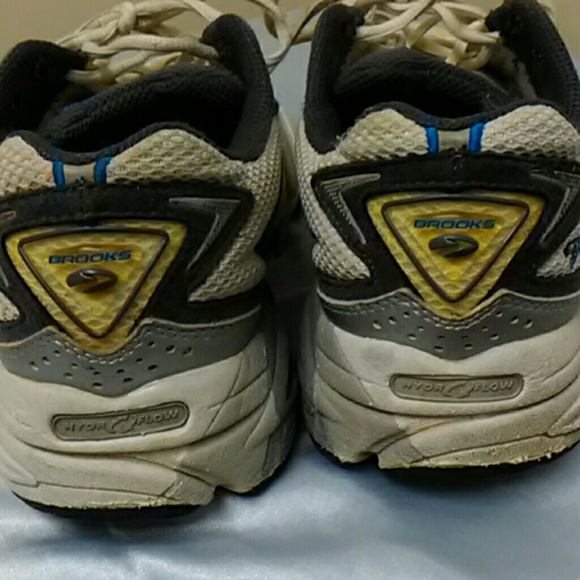 Shoes - Picture 4 of 7